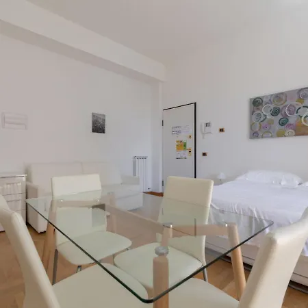 Simplistic In Near Seabeach